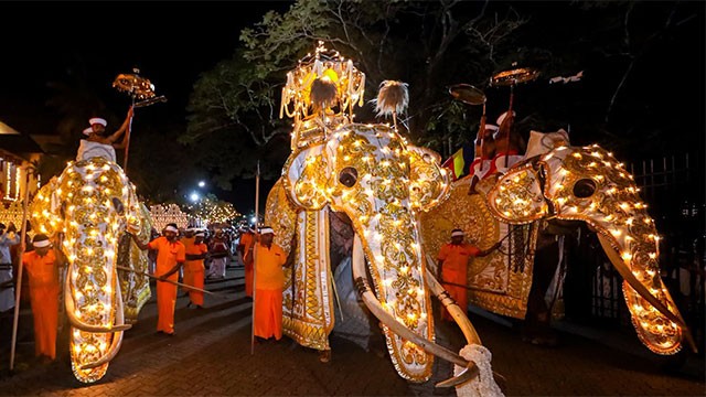 Second Kumbal Perahera procession takes to Kandy streets