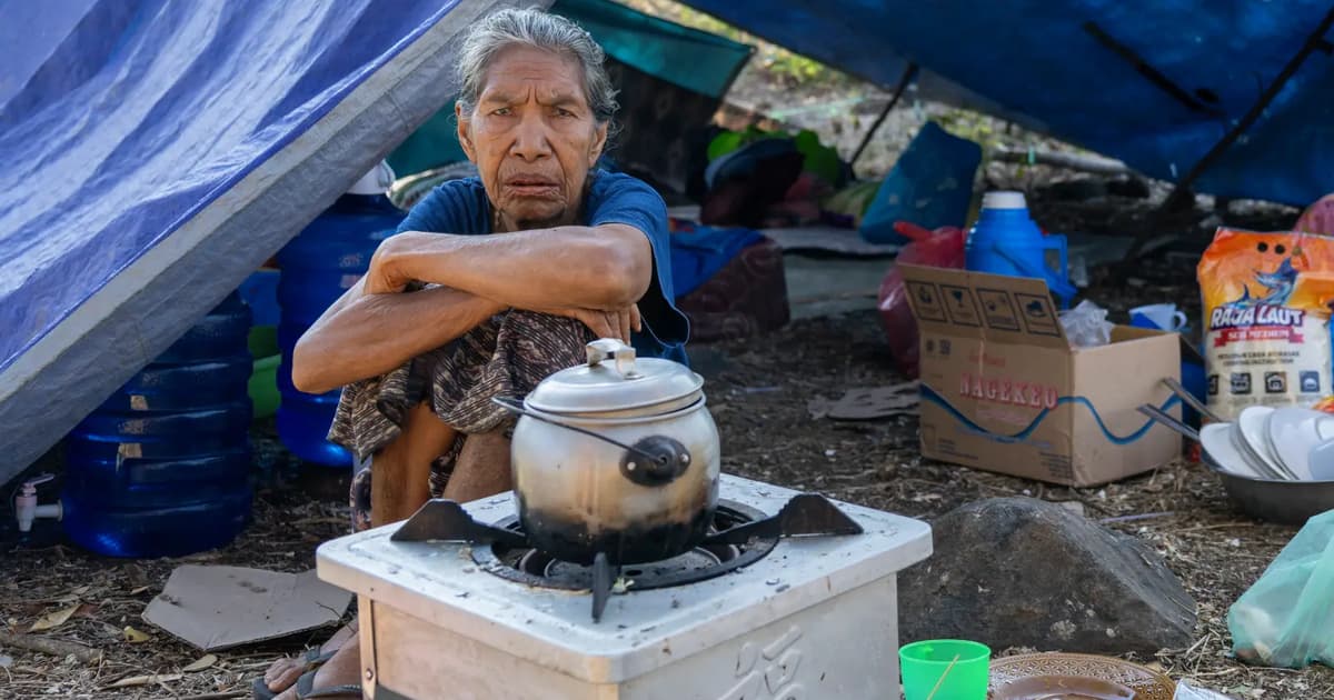 Thousands still displaced six weeks after devastating Indonesia earthquake