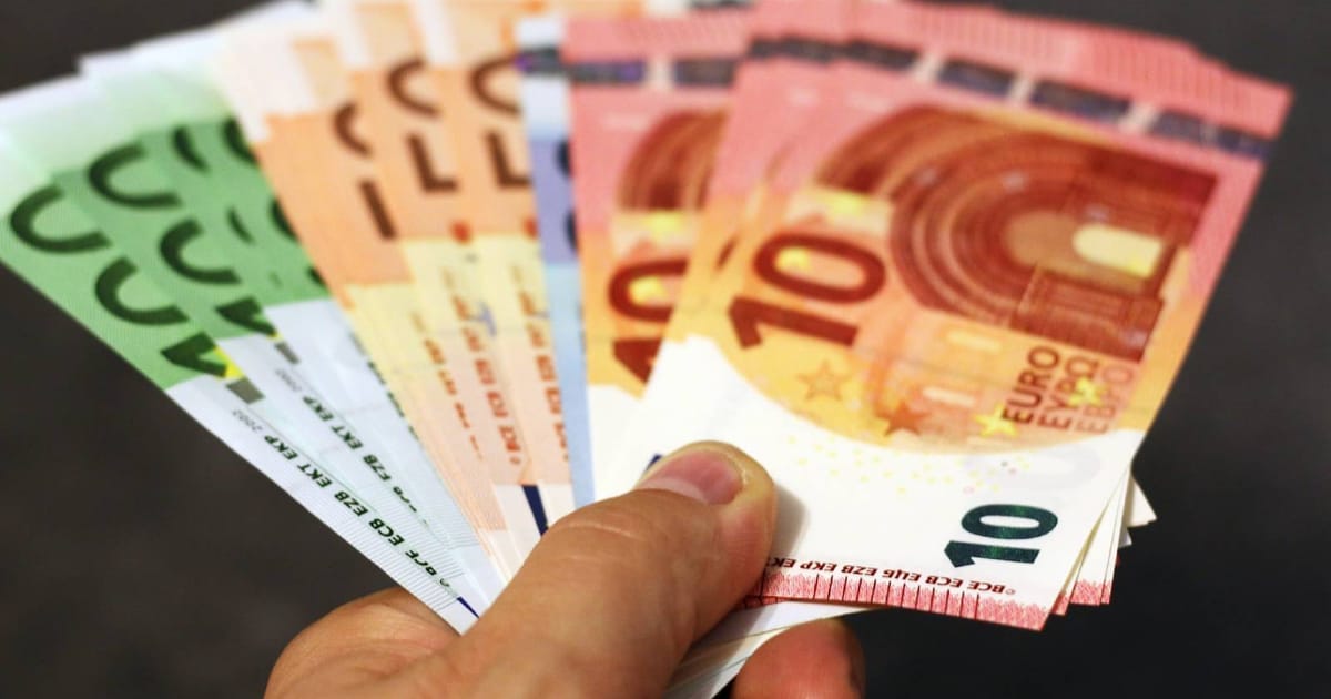 Euro slides to 17-month low amid France fiscal crisis fears