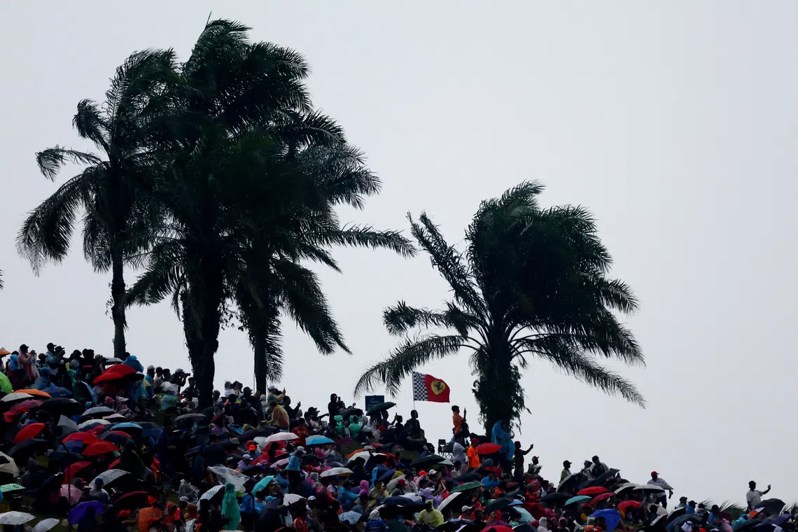 Heavy downpour forces delay to Bahrain Grand Prix at Sepang