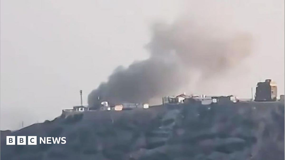 Houthi missiles strike Yemen presidential palace, killing two