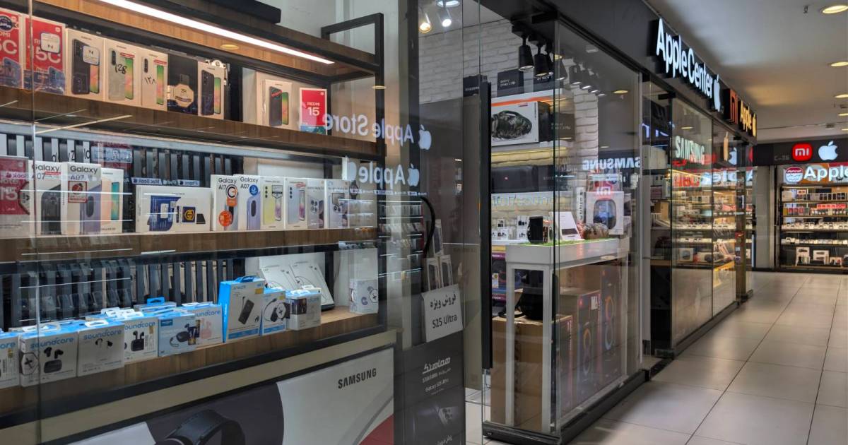 Latest smartphones reach Iran despite sanctions, but costs soar