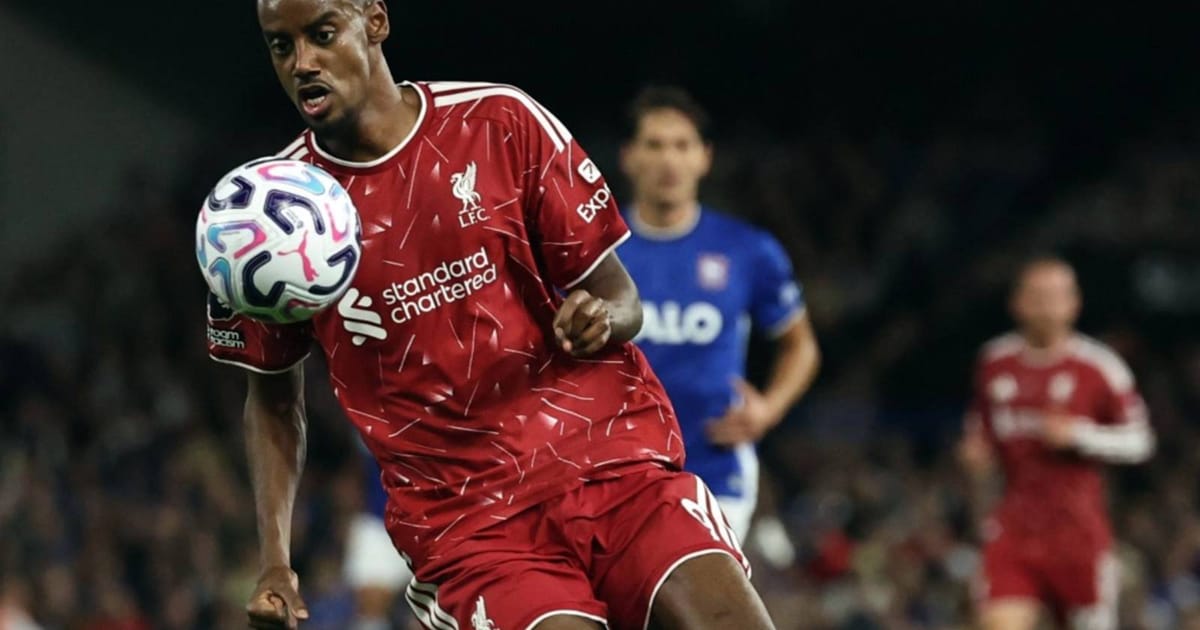 Liverpool manager Iraola calls for Isak to elevate striking performance
