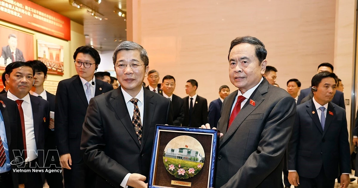 Vietnam NA President Tran Thanh Man visits Communist Party museum in Beijing