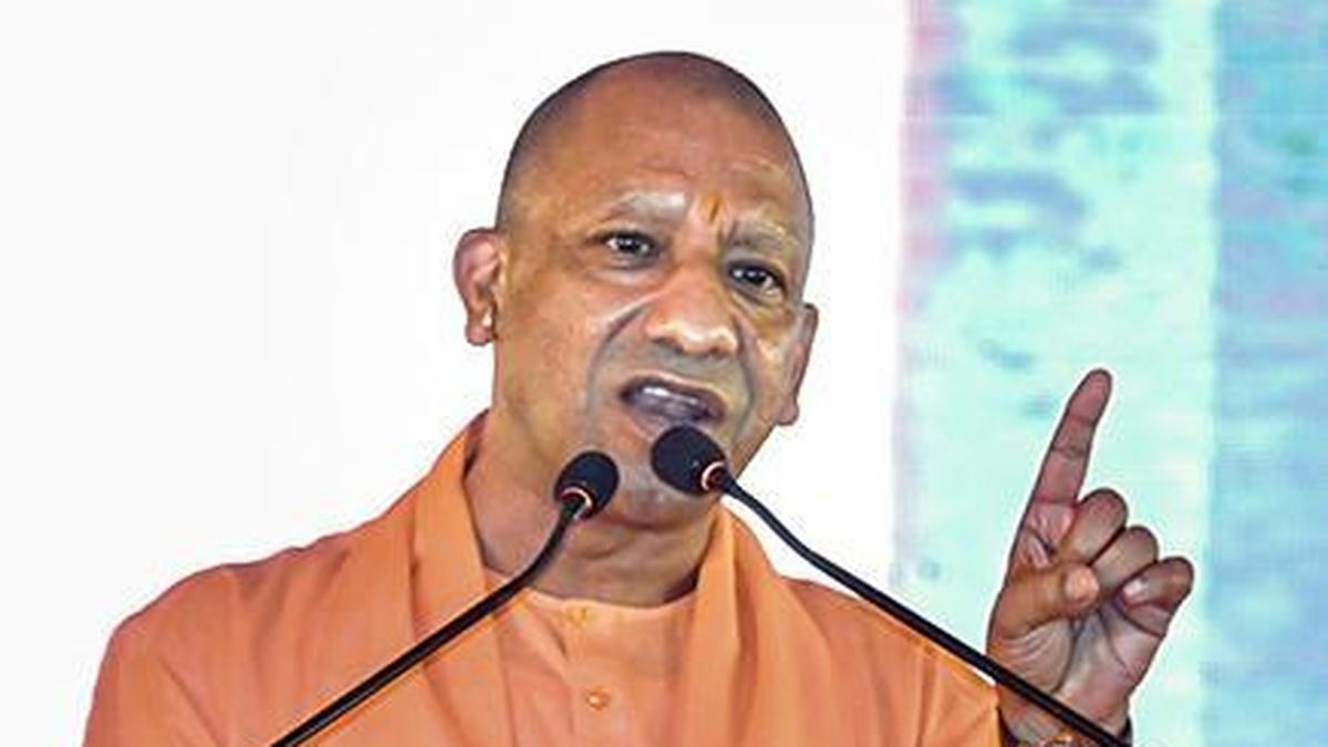राहुल गांधी के मनुस्मृति टिप्पणी पर योगी का तीखा प्रहार