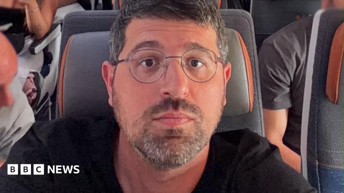 Passenger recounts embracing children during Flydubai aircraft emergency descent