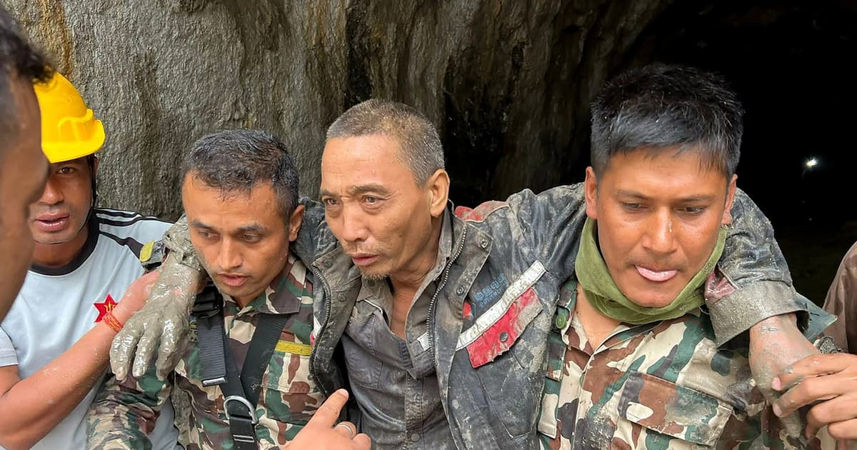 Wanita Nepal Selamat Dikeluarkan 10 Hari Selepas Banjir Dahsyat