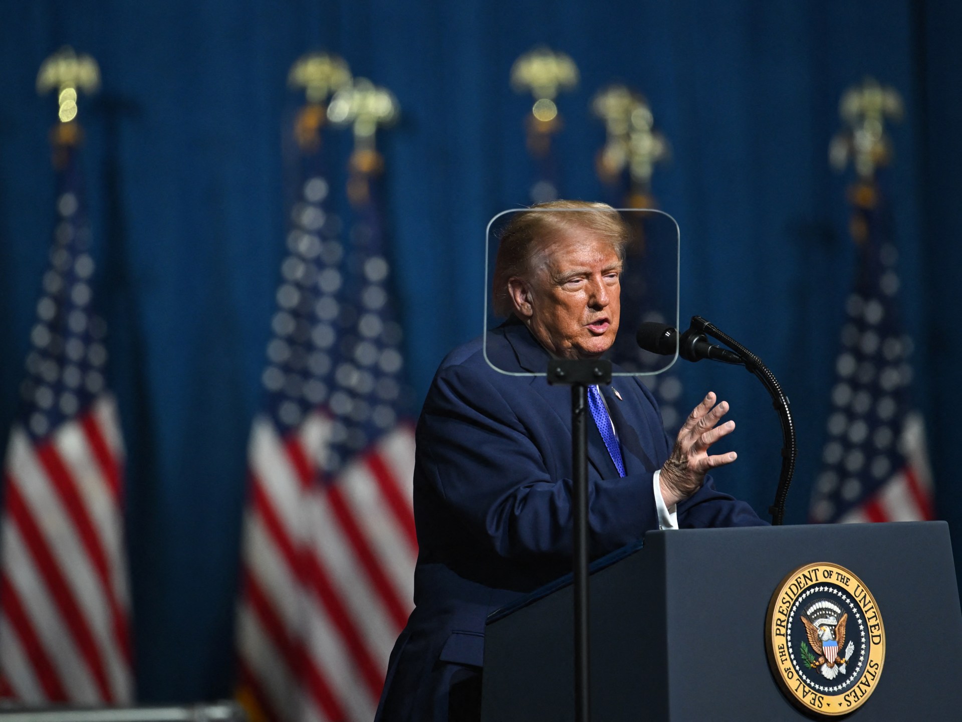 Trump shifts campaign strategy with four days to US midterms