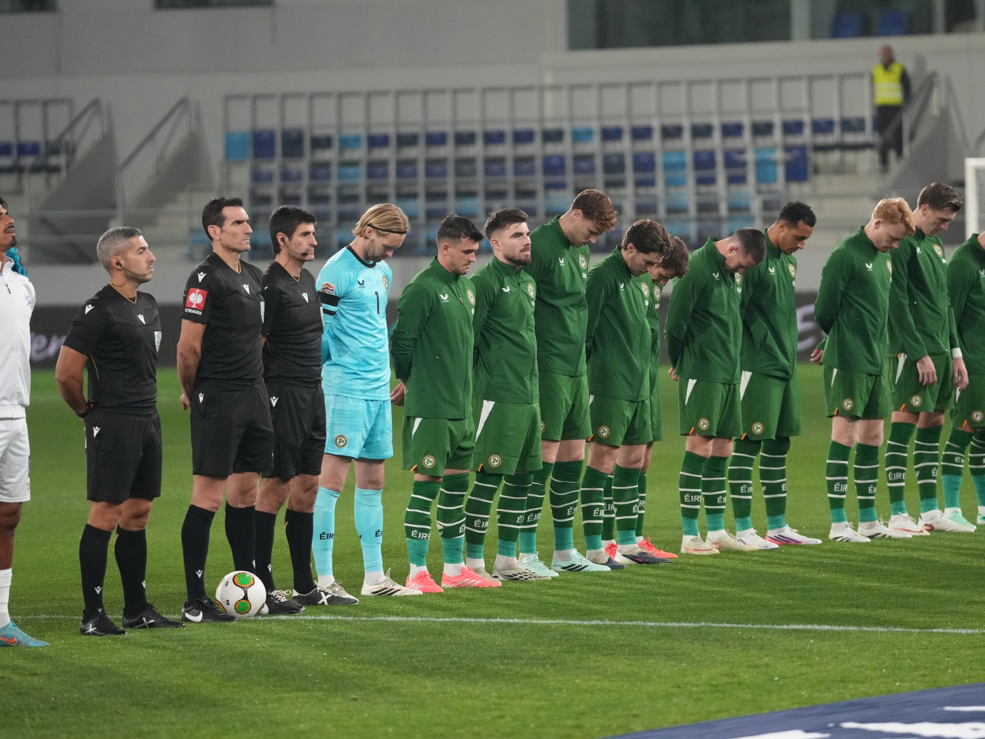 Ireland players wear black armbands, decline handshakes with Israel