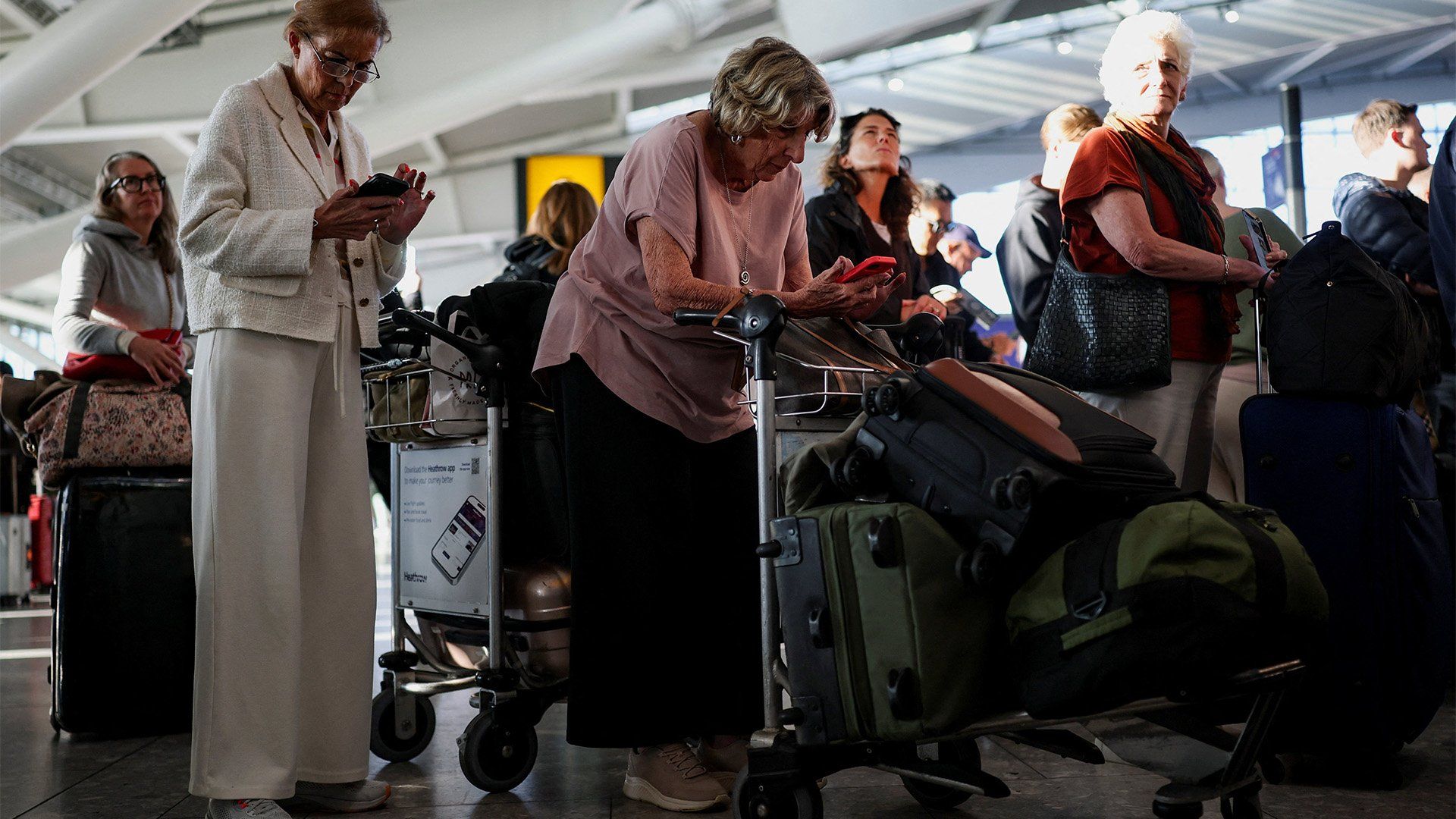 UK orders aerospace regulator to probe major air traffic control failure