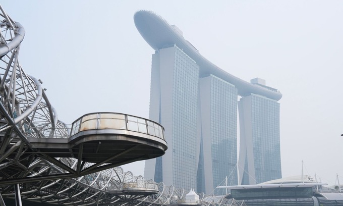 Indonesian Governor Criticized for Singapore Trip as Wildfires Ravage Province