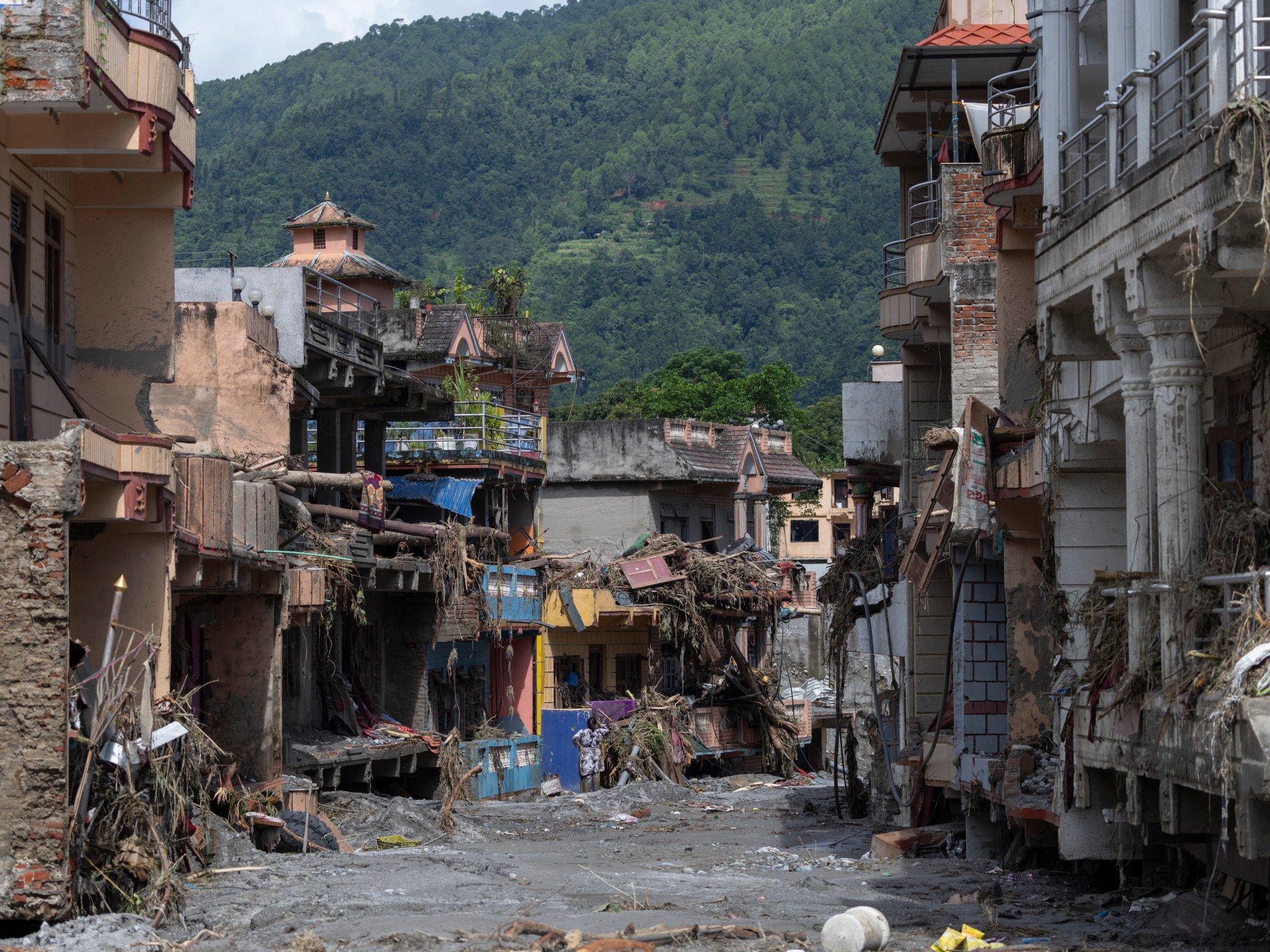 Nearly 470 dead as devastating floods sweep Nepal border region