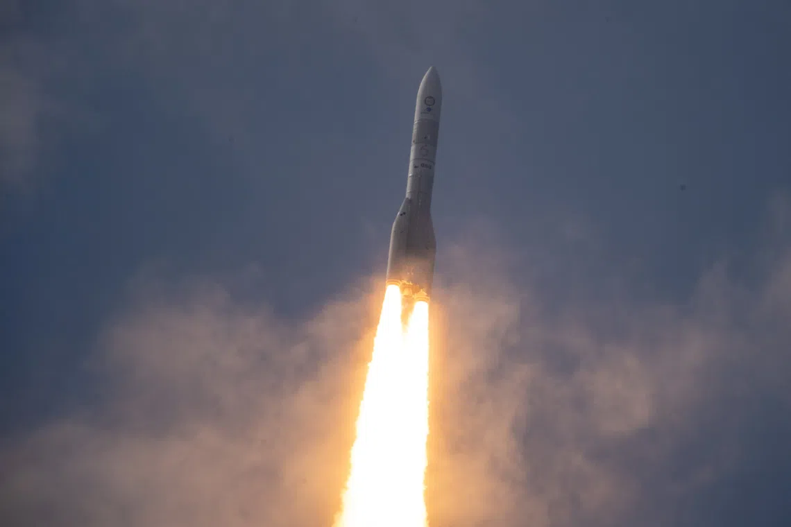 France pushes ahead with space summit despite sparse attendance