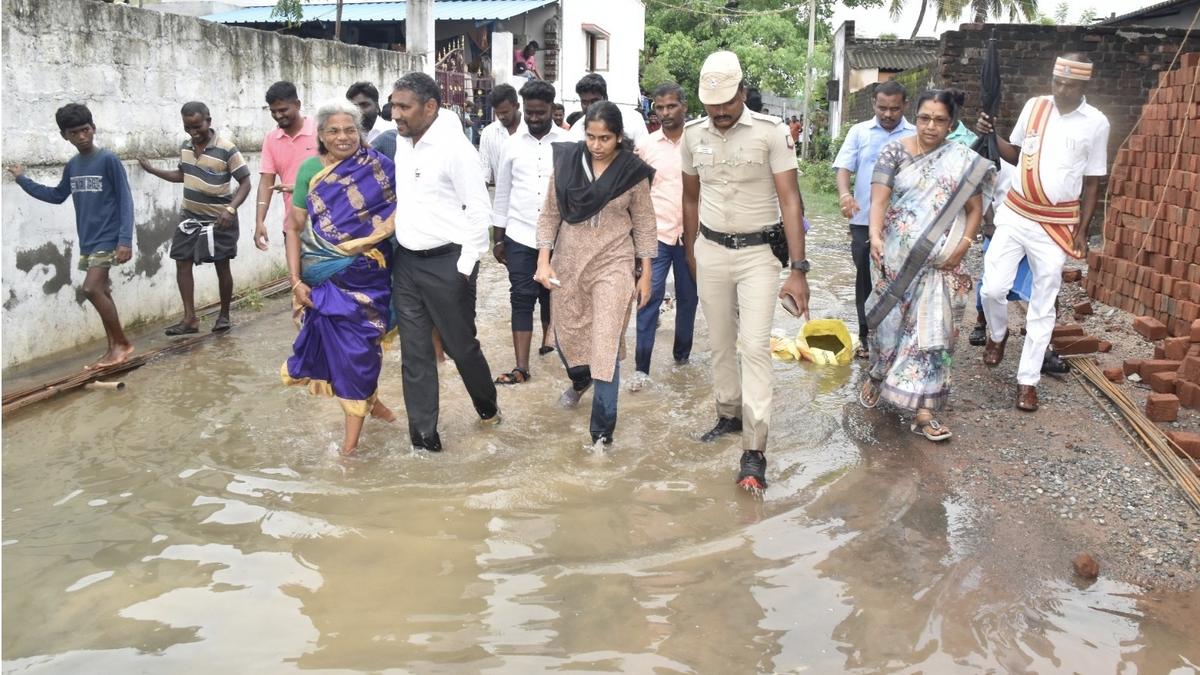 कल्लकुरिची में बारिश प्रभावित क्षेत्रों का मंत्री वन्नी अरासु ने किया निरीक्षण
