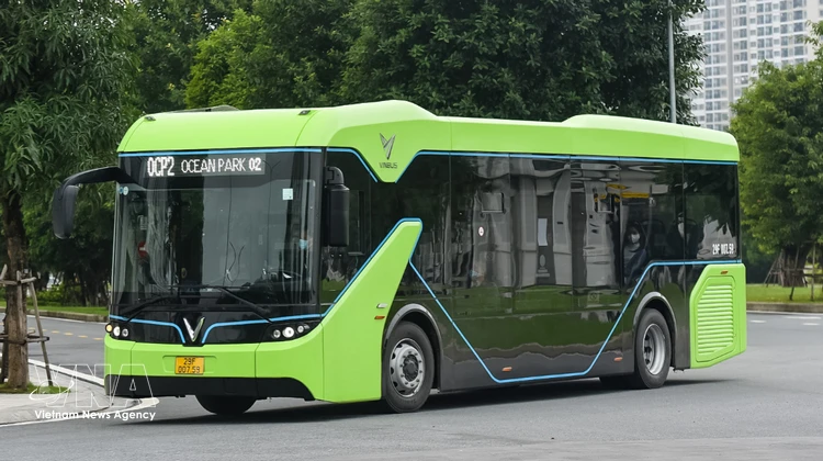 Hanoi expands electric bus fleet with two new routes