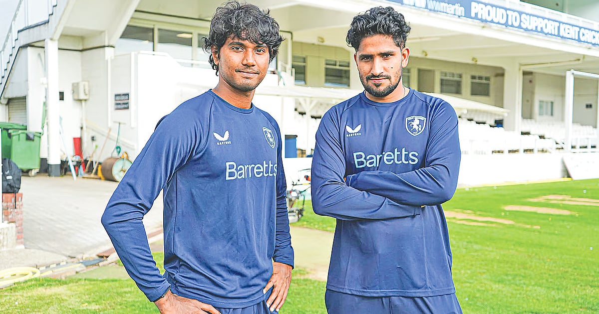 হাসান ও খালেদ কাউন্টি ক্রিকেটে নতুন অধ্যায় রচনা করছেন