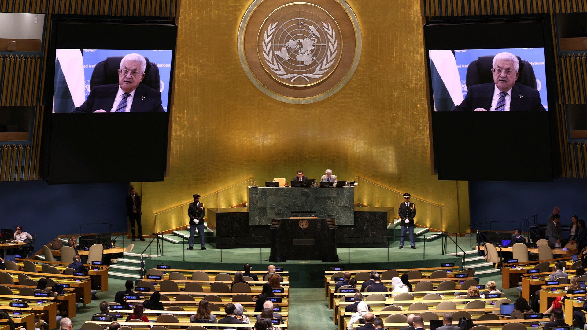 Abbas calls for international action to safeguard Palestinian interests