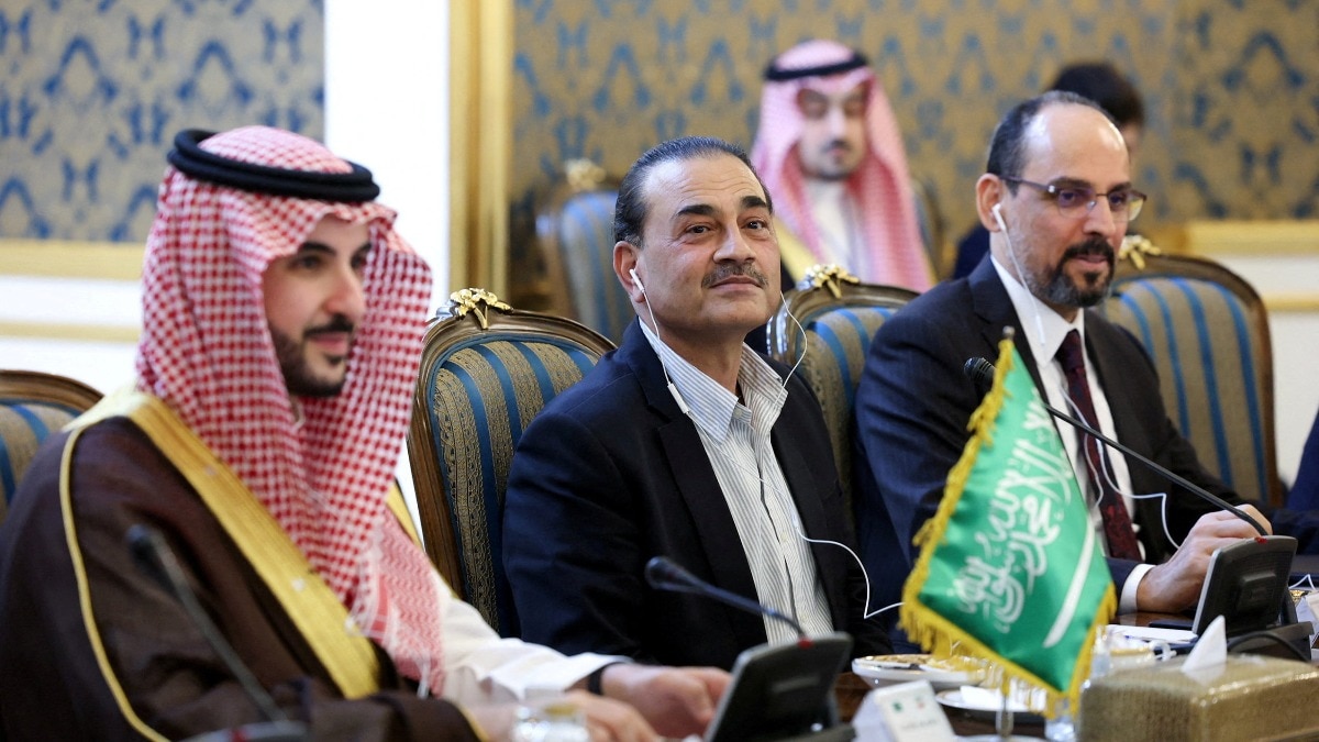 Saudi Arabia reportedly offers $1 billion package to Houthis for peace