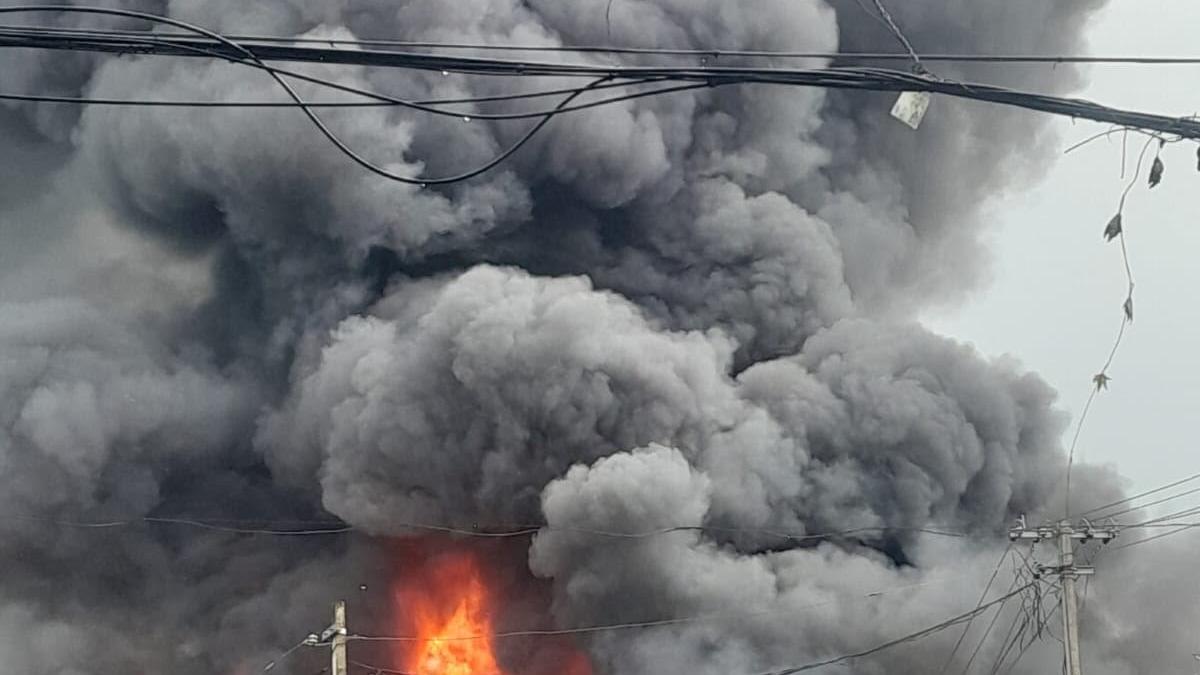 Major fire destroys warehouse in Angamaly, Kerala