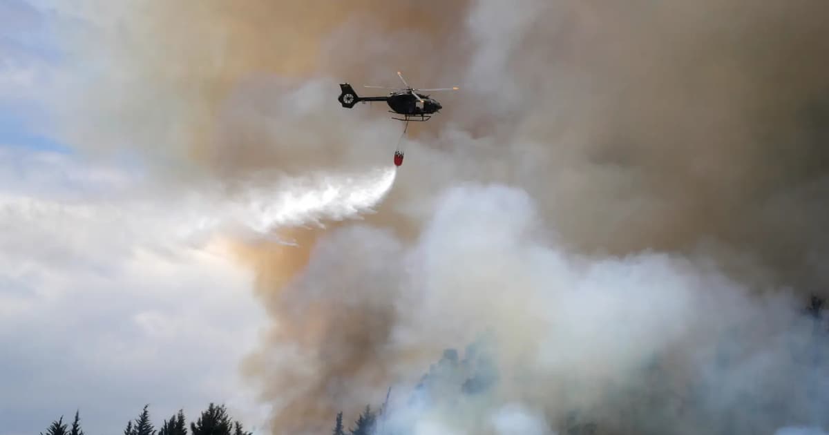 Empat helikopter dikerahkan tangani kebakaran besar di pinggir ibu kota Ecuador