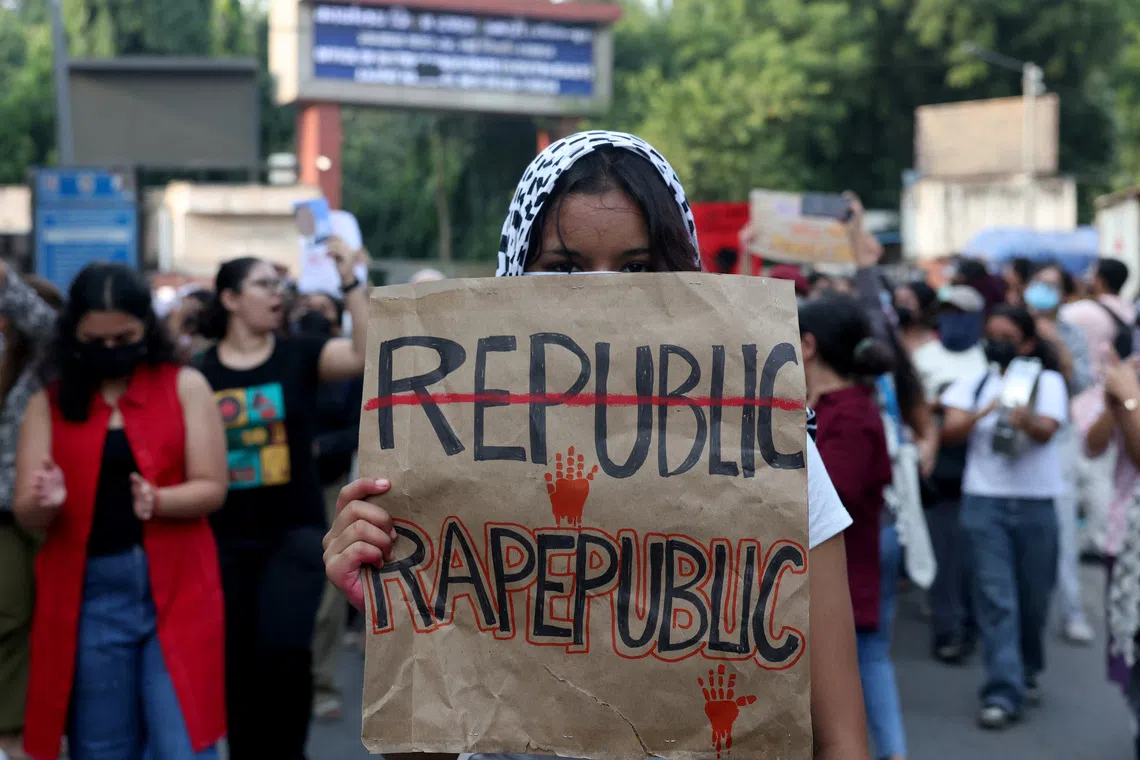 Hundreds march in Delhi after teenager alleges gang rape near college