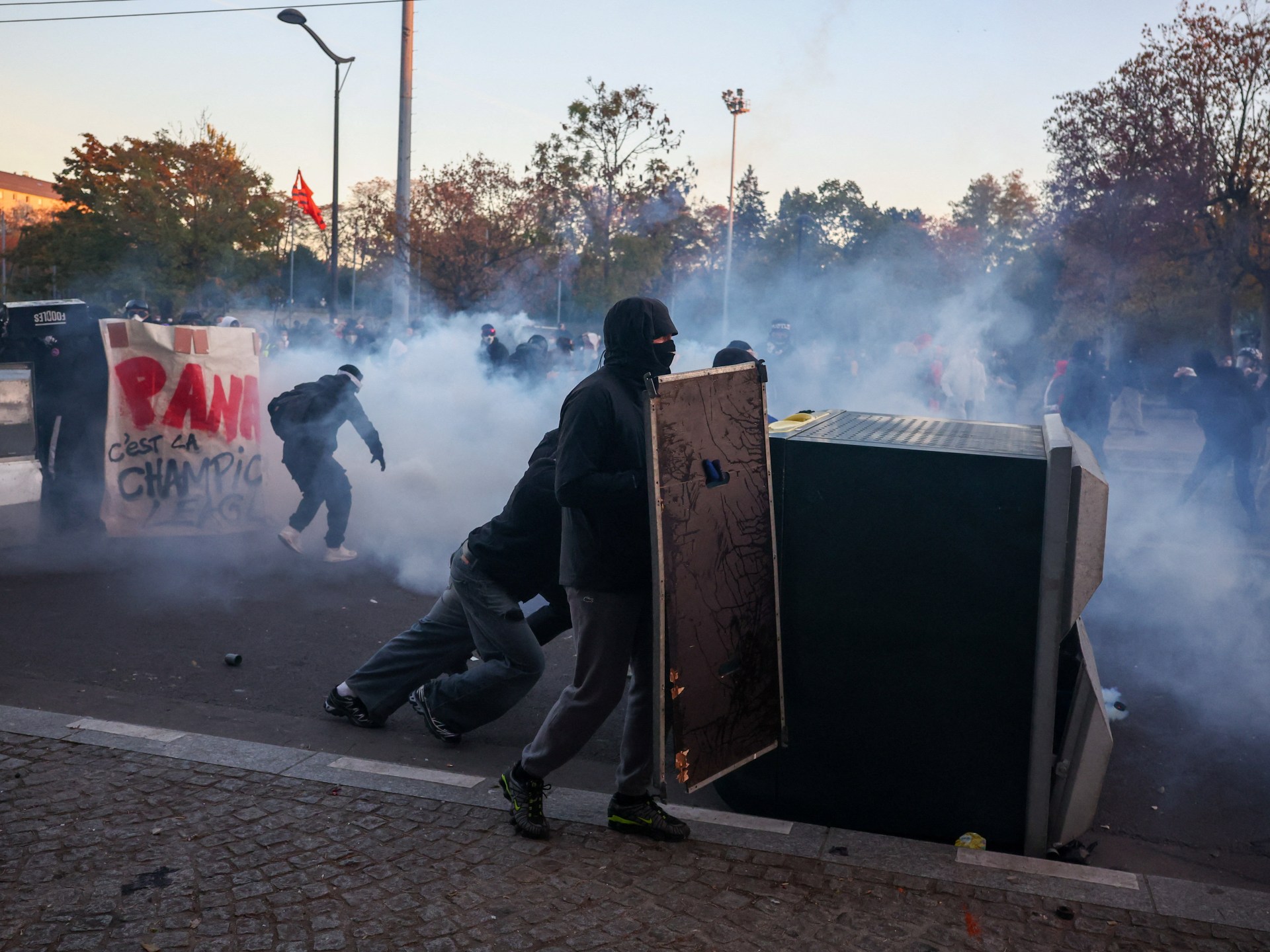 Hundreds of thousands march in France amid mounting social tensions