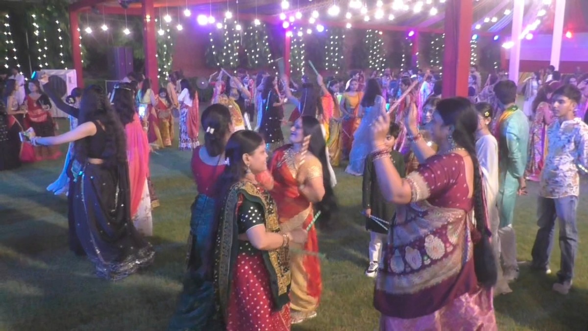Hindu Groups Check IDs, Apply Religious Marks at Varanasi Garba Event