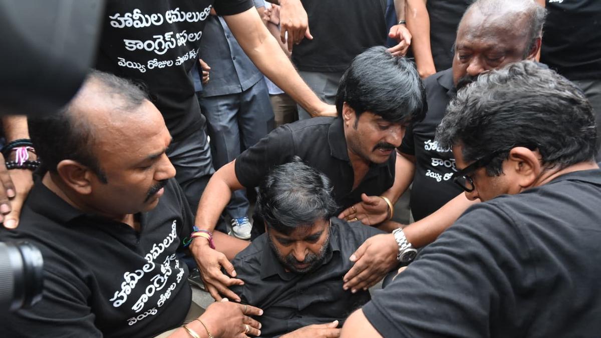 तेलंगाना विधानसभा में प्रवेश से रोके गए बीआरएस विधायक, काली टी-शर्ट का विवाद