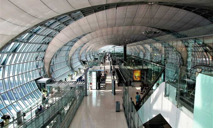 Two foreigners detained at Bangkok airport with $1.6M in cash