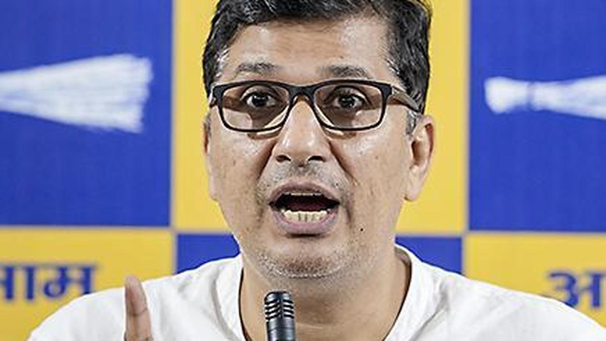 यमुना में फेन हटाने के लिए रसायन छिड़कावट में भ्रष्टाचार का आरोप: आप