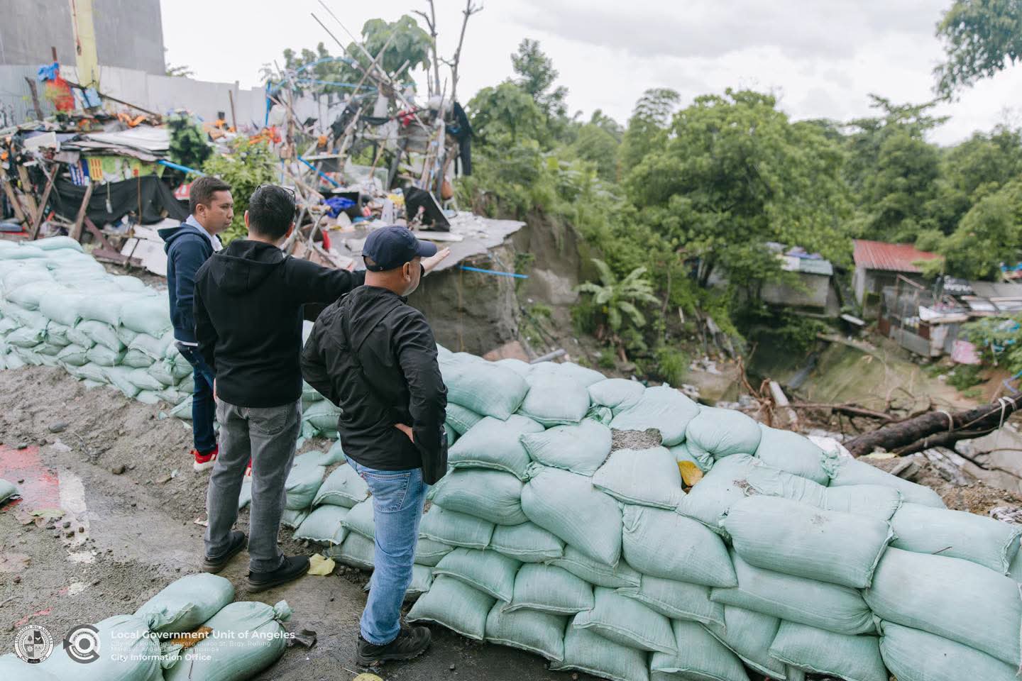 Dalawang lalaki inakusahan sa pagnanakaw ng steel bars sa Sapang Balen Creek