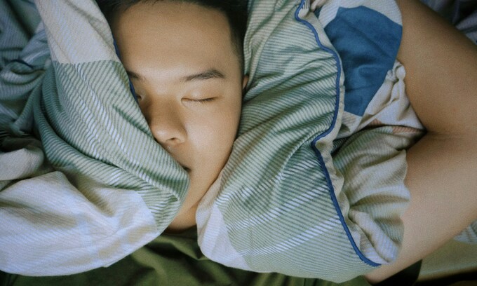Japanese entrepreneur's minimal sleep claim undermined by livestream snooze
