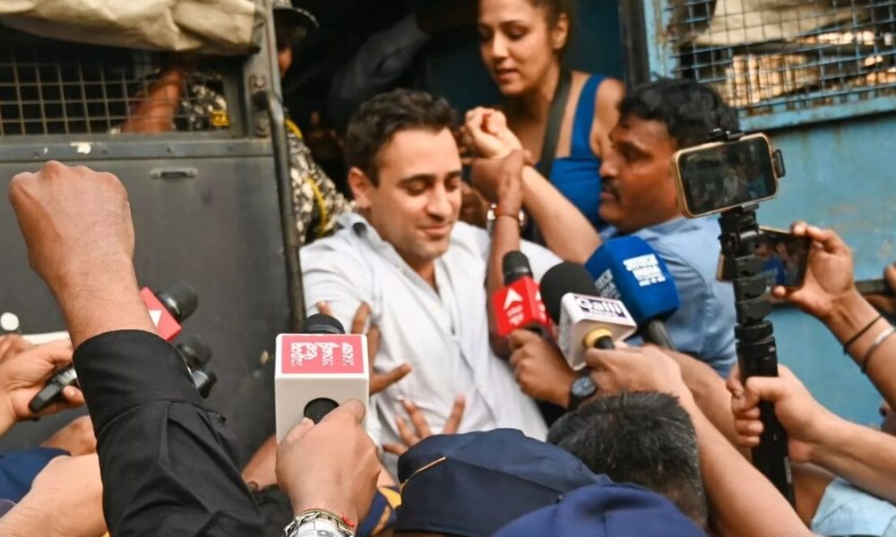 Bollywood actor Imran Khan ordered to leave India following Mumbai protest