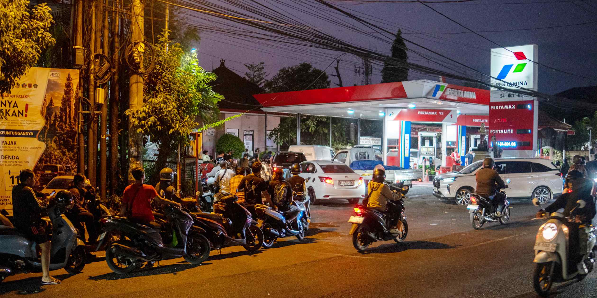 Indonesia grapples with fuel shortages as prices surge across islands