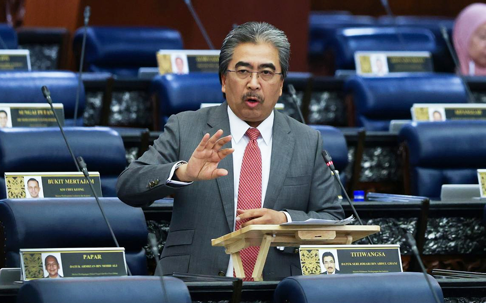 Kerajaan Tahan 24 Permohonan Pusat Data Sehingga Semakan Air dan Kuasa
