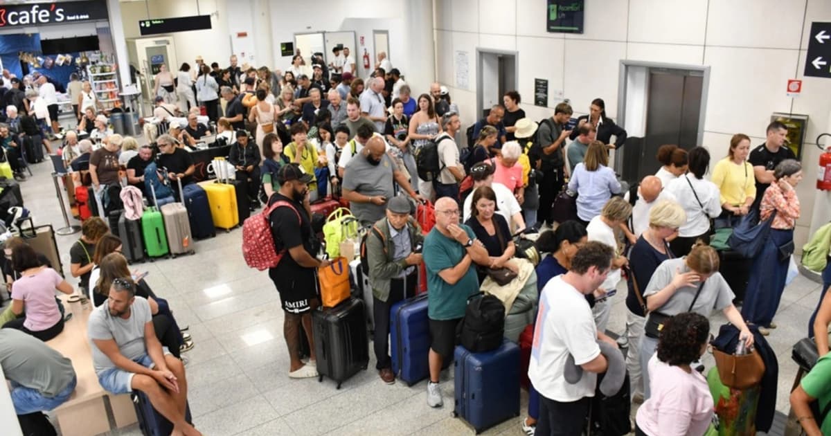 Italy, Spain ease tensions by lifting border controls