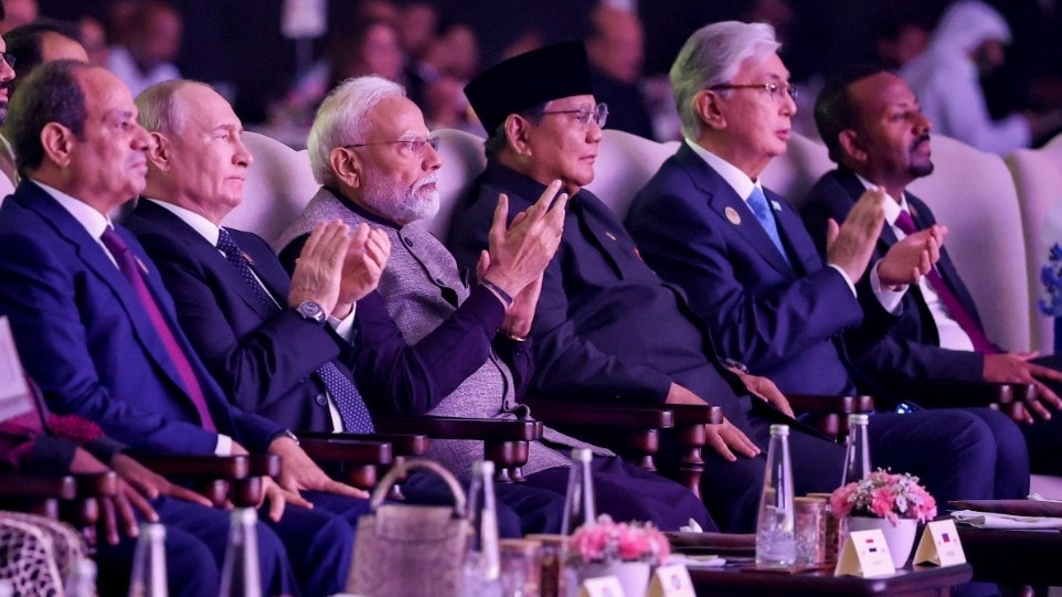 ब्रिक्स शिखर सम्मेलन का दूसरा दिन, मोदी द्विपक्षीय वार्ताओं में व्यस्त