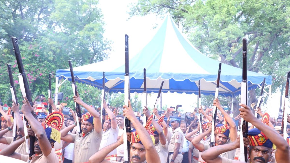 संगीतकार देव को राज्य सम्मान के साथ दफनाया गया