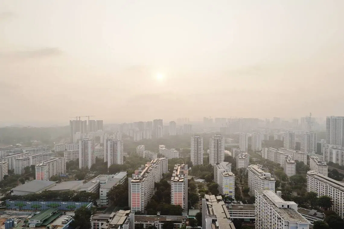 Singapore's air quality deteriorates as PSI breaches unhealthy threshold