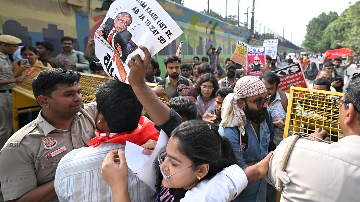 चुनाव आयोग विवाद: CJI सूर्य कांत ने INDIA गठबंधन नेताओं से मिलने से किया इनकार