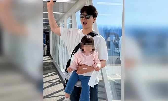 South Korean comedian apologizes after family delays commercial flight