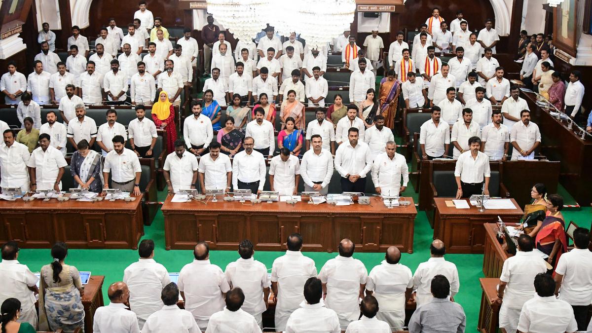 Supreme Court seeks Centre, ECI response on MLA defection issue
