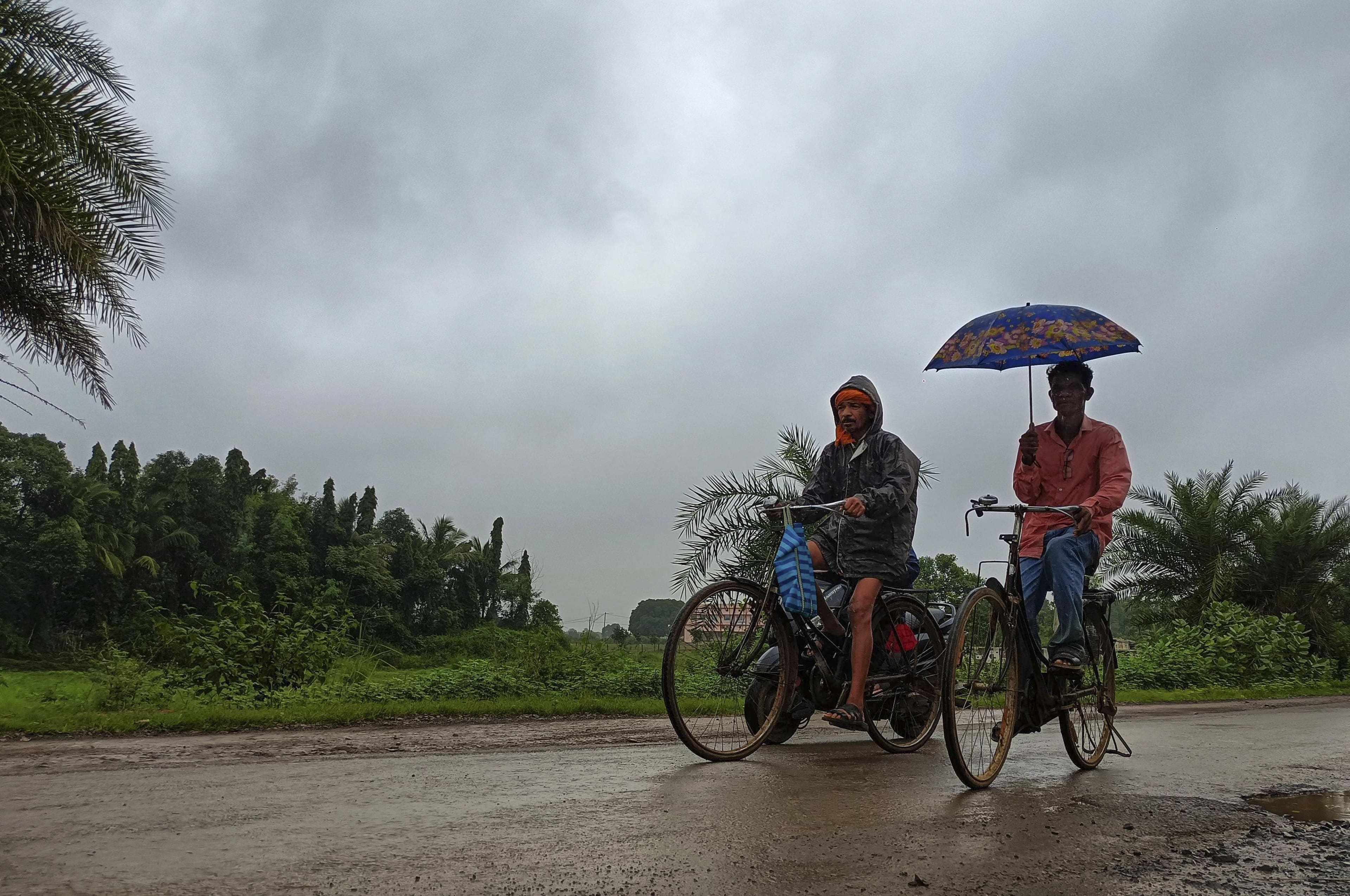 Delhi set for warmer spell as IMD alerts South India to heavy rains