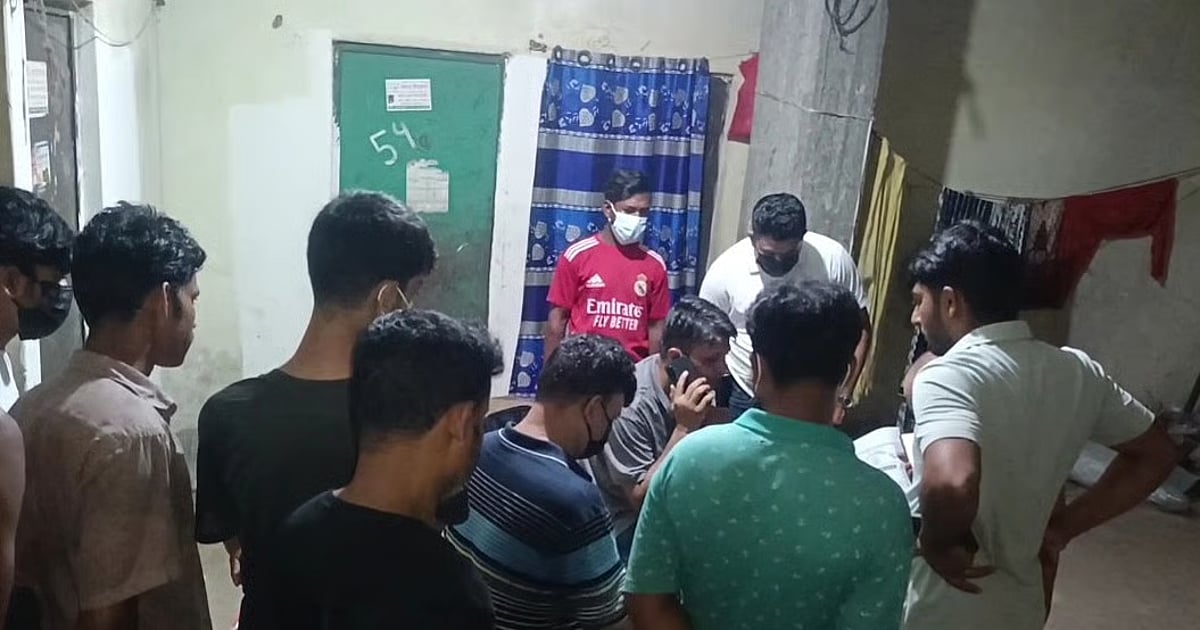 বন্ধ কক্ষে দম্পতির মৃতদেহ, পাশে মৃত শিশু পাওয়া গেছে