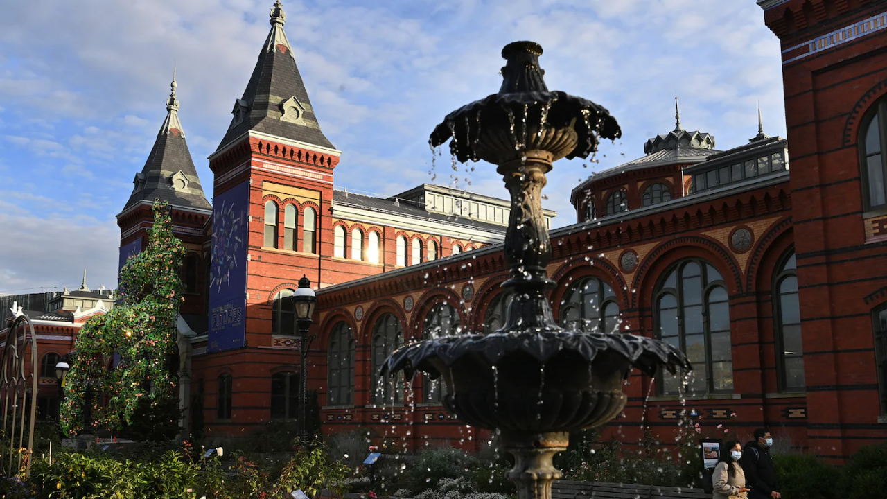 Smithsonian selects historic building for Latino museum