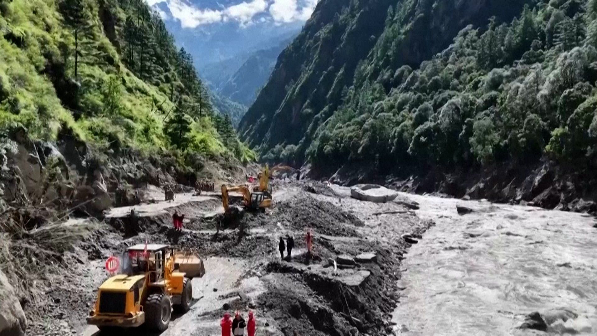 Chinese rescue teams mobilize after mudslide hits Tibet border crossing