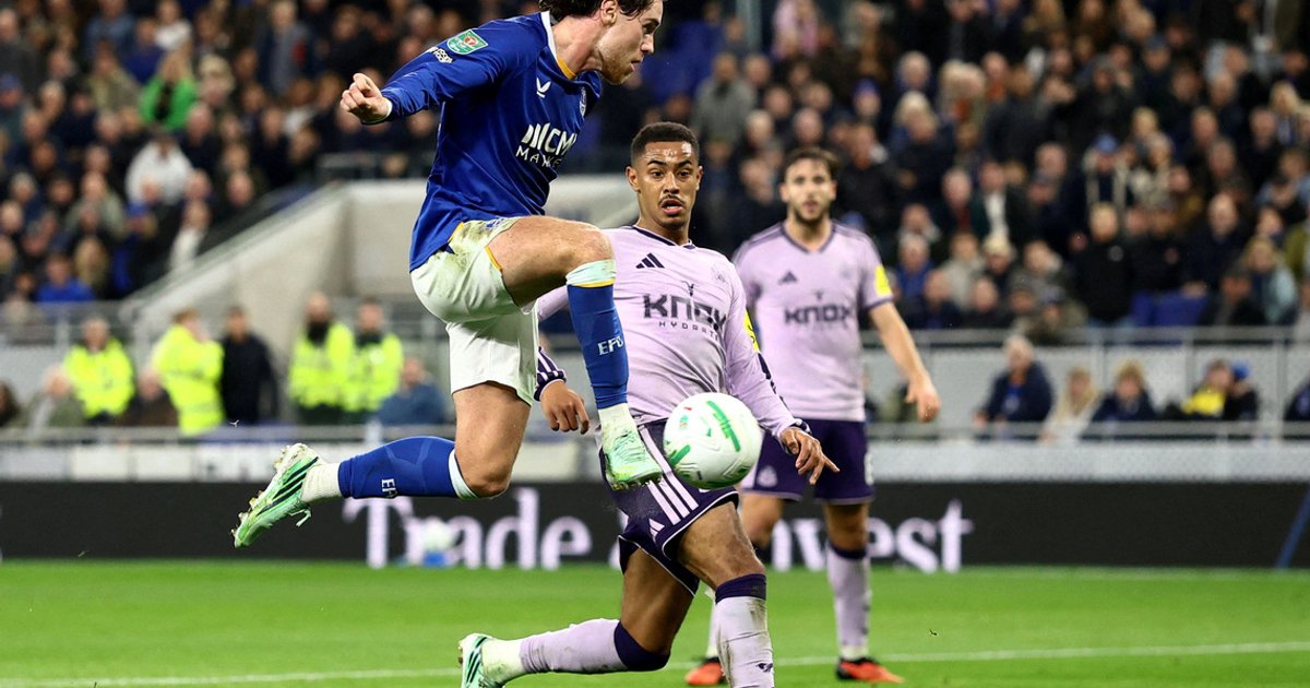Everton advances to League Cup quarter-finals with Newcastle victory