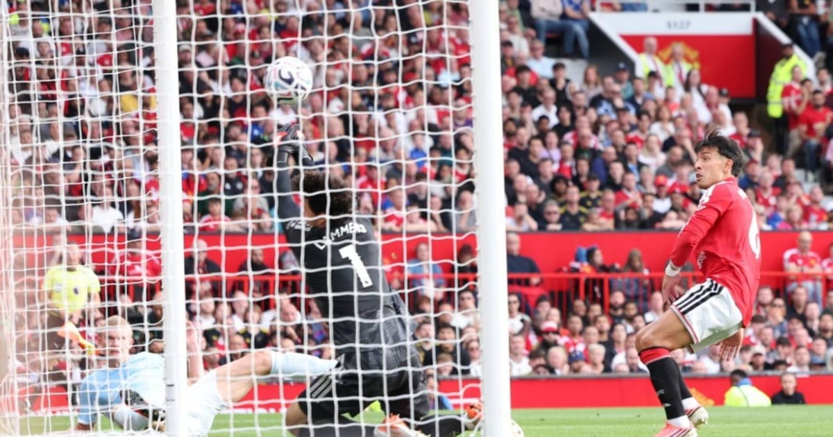 Haaland bawa Man City menang 1-0 atas Man Utd dengan sepuluh pemain