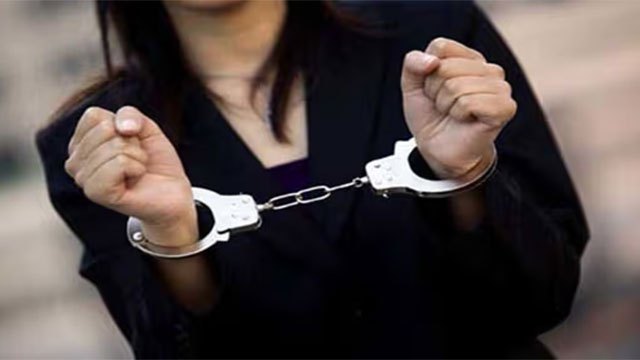 Woman held in Rathmalana with illicit liquor valued at Rs 1.6 million