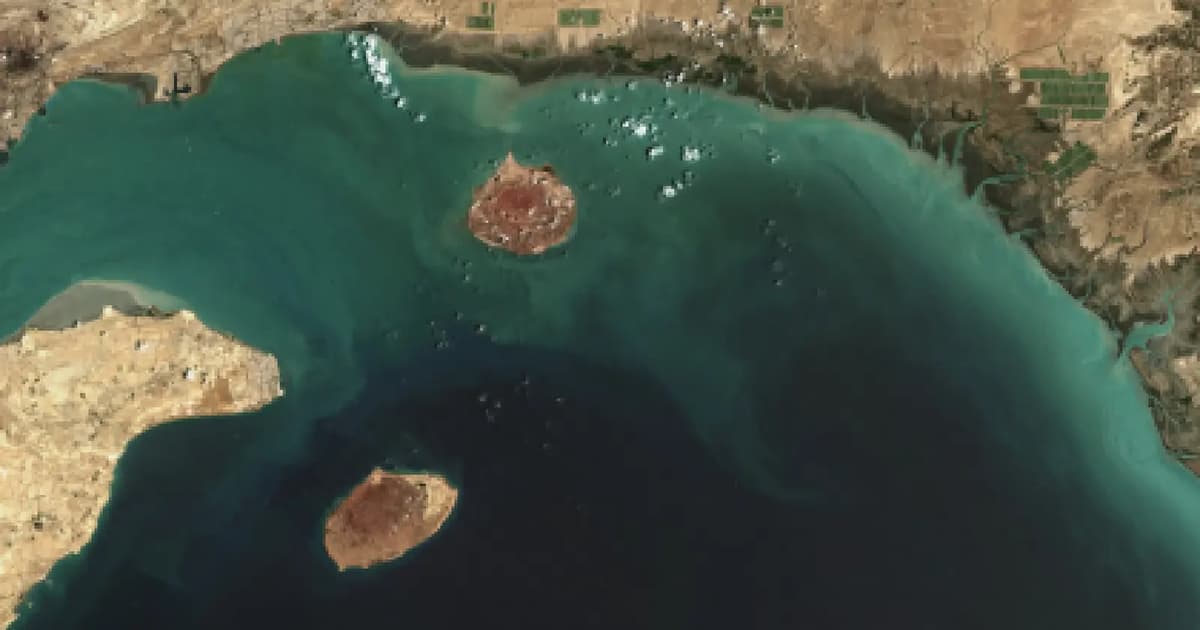 Tentera AS Serang Dua Pelancar di Pulau Larak Iran